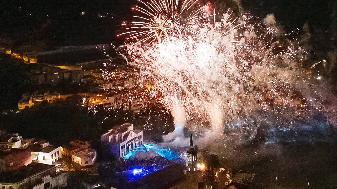 Las Cruces y Fuegos de Mayo a Tenerife: lo spettacolo di fuochi d’artificio più grande d’Europa