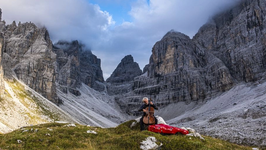 I Suoni delle Dolomiti, Madonna di Campiglio, Dolomiti di Brenta, il Trekking. Foto: Pierluigi Orler Dellasega I Suoni delle Dolomiti, Madonna di Campiglio, Dolomiti di Brenta, il Trekking. Foto: Pierluigi Orler Dellasega